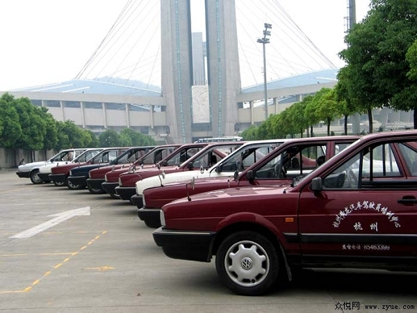 黃龍駕校最新學(xué)車價(jià)格