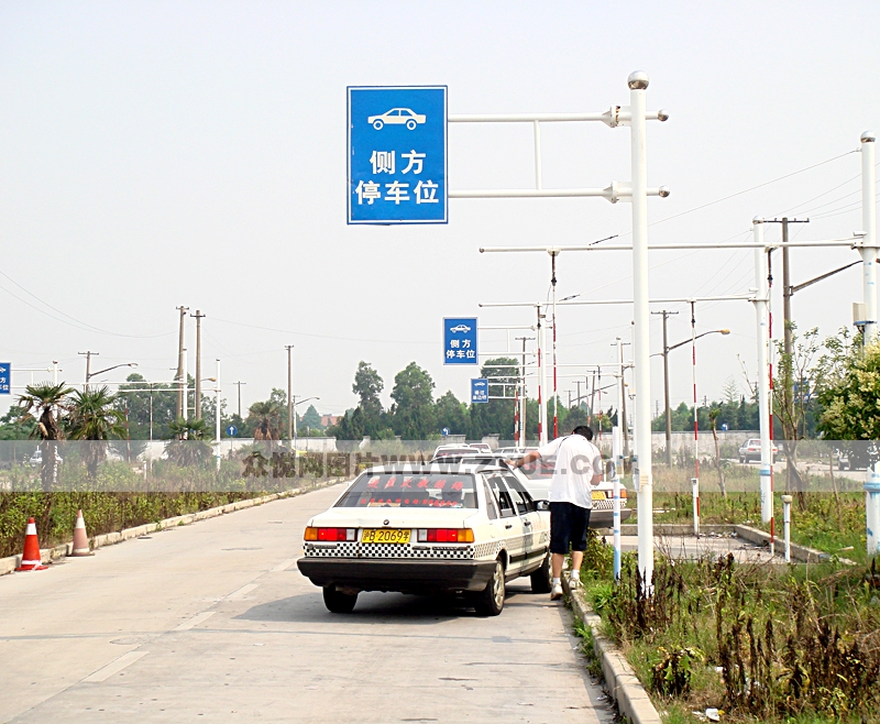 巴士駕校模擬側(cè)方停車