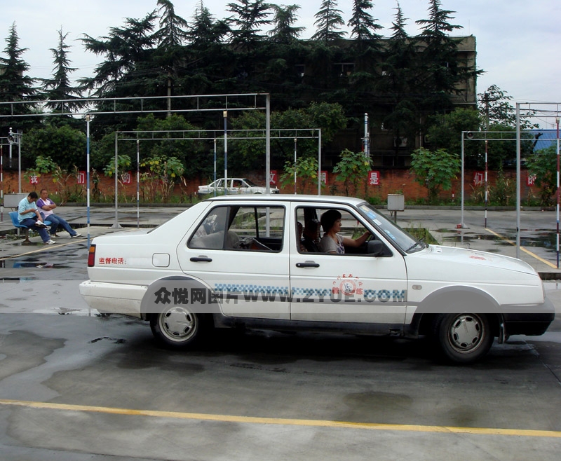 蜀新駕校桑普教練車 側身