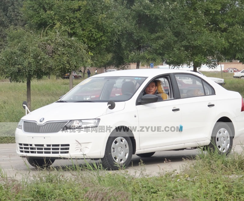 程順駕校斯柯達教練車