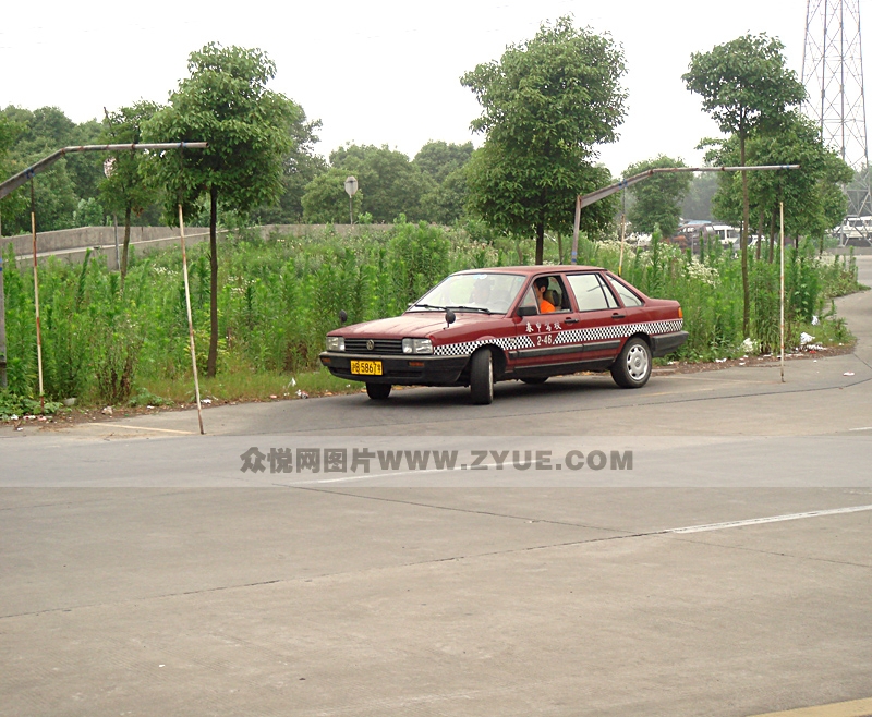 春申駕校模擬側(cè)方停車