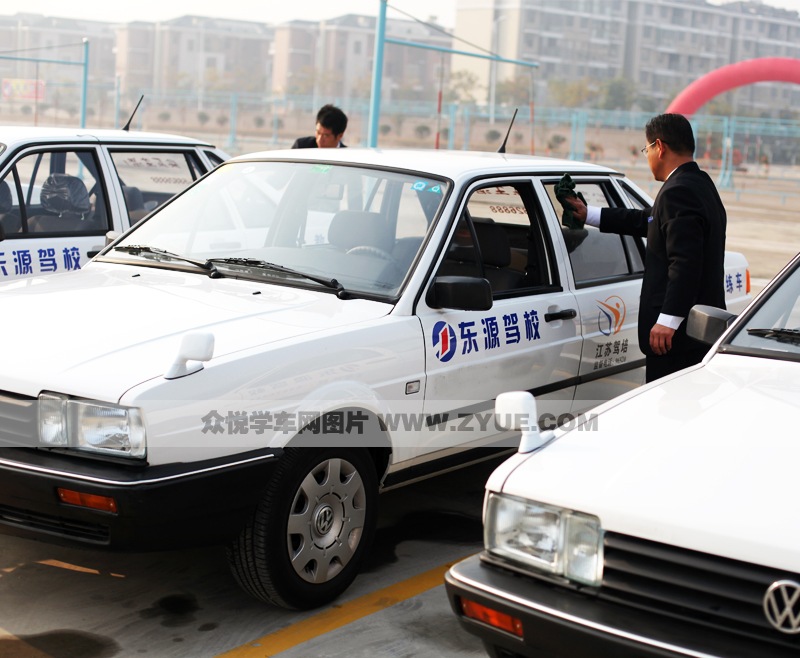 東源駕校教練保養(yǎng)教學(xué)車輛