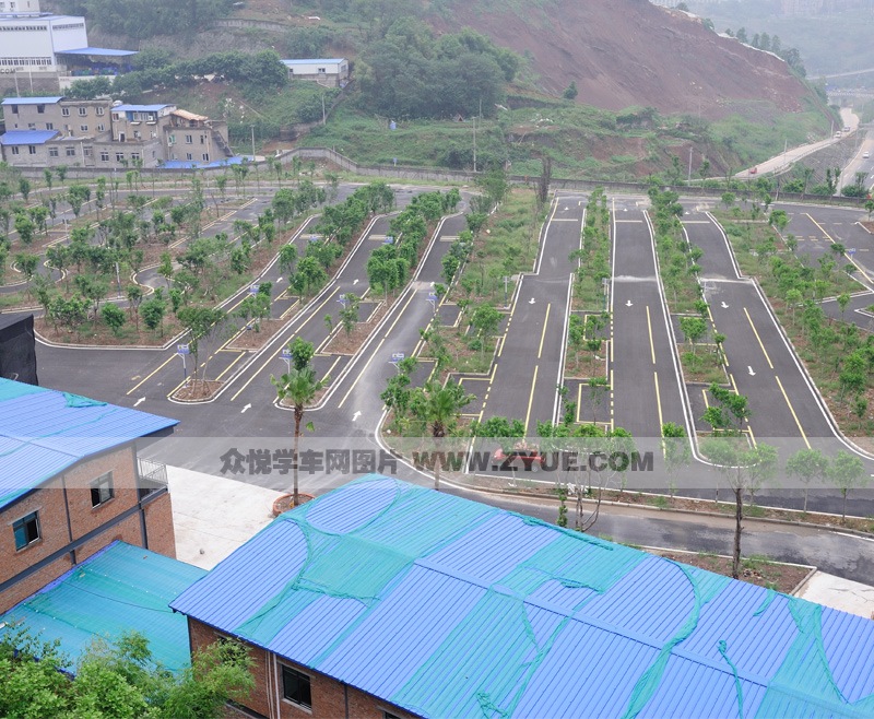 峰華駕校場內(nèi)訓(xùn)練場全景