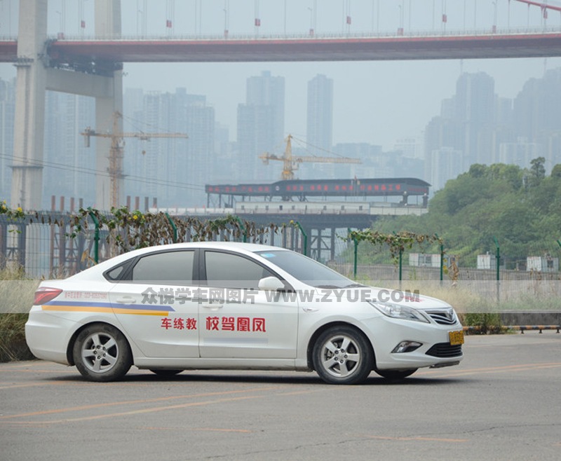 重慶鳳凰駕校教練車3