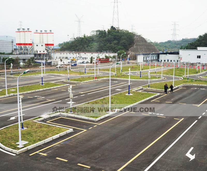 重慶鳳凰駕校倒車入庫場地