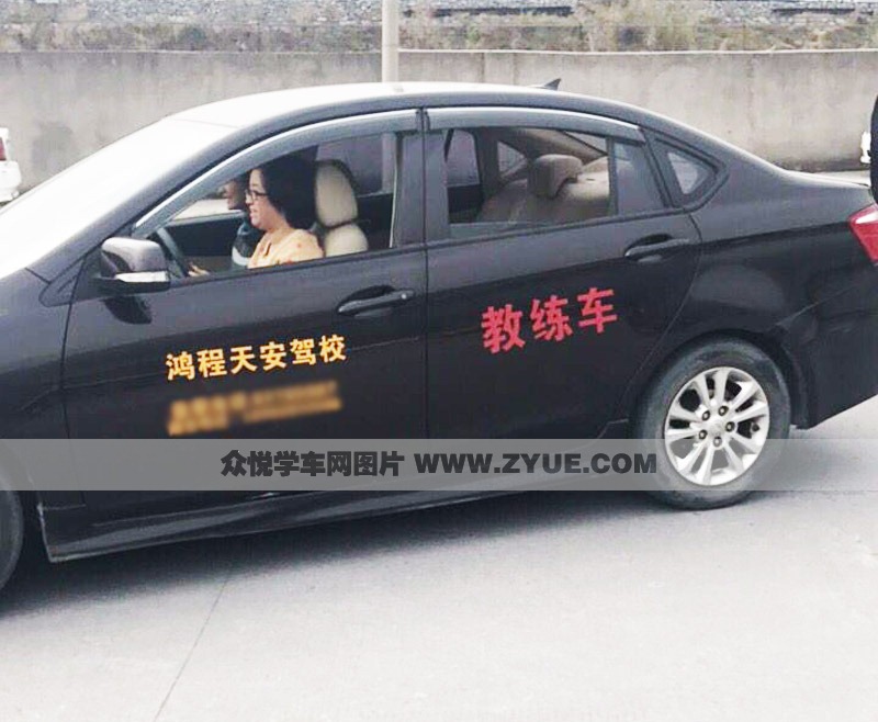 福州鴻程天安駕校學(xué)車現(xiàn)場