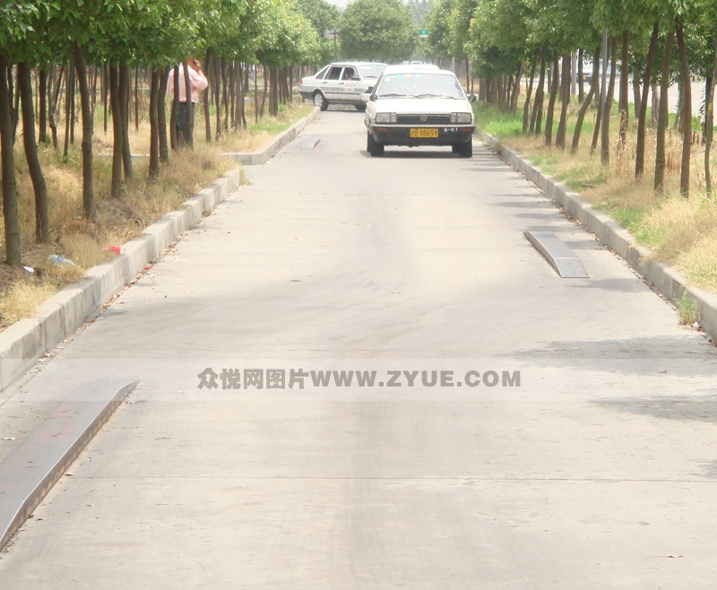 高校駕校上坡起步和定點停車場地