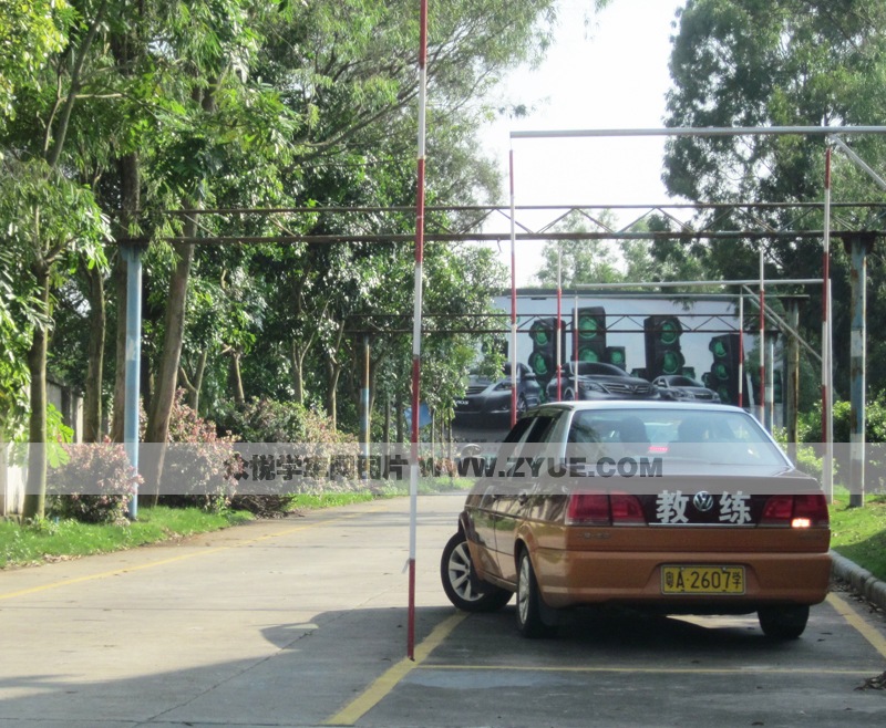 興安駕校側(cè)方停車場地