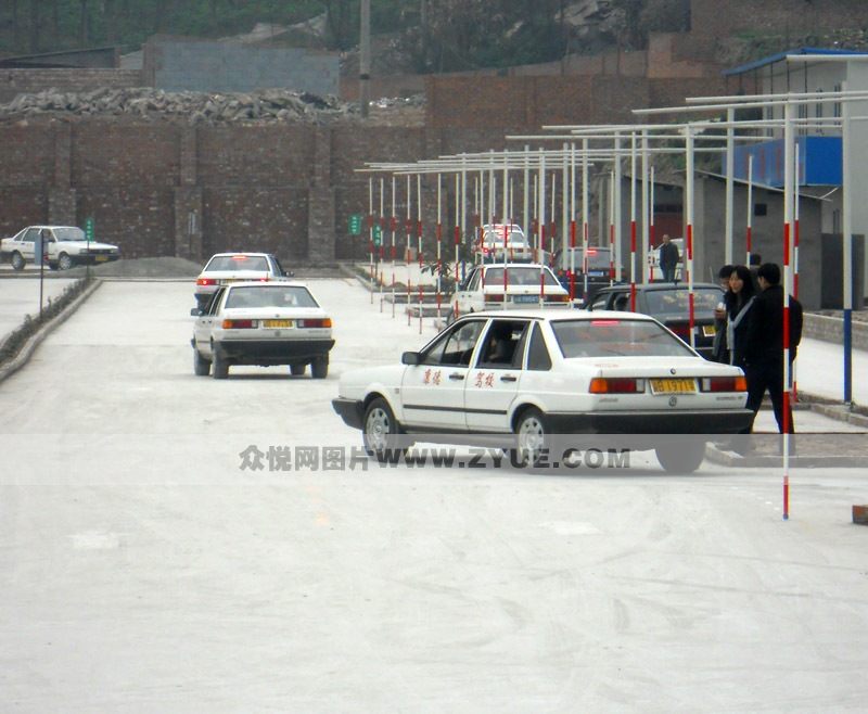 康德駕校側(cè)方停車場地2