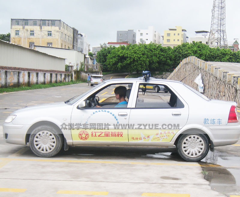 紅之星駕校學(xué)員練車(chē)現(xiàn)場(chǎng)