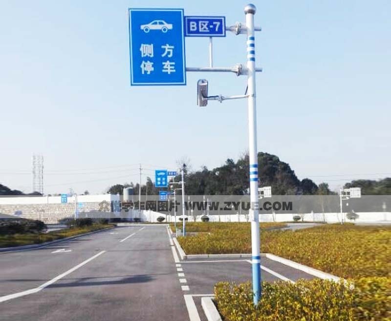 鴻運達駕校側(cè)方停車場地