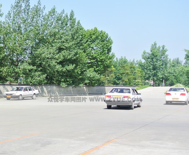 康福德高青羊駕校上坡路學(xué)車場地