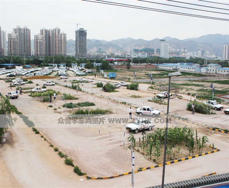 宏光駕校學(xué)車場地一景