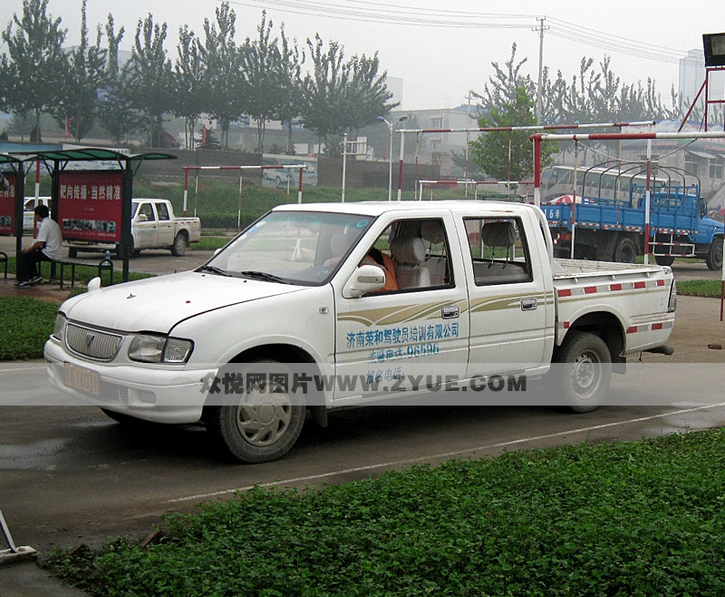 榮和駕校皮卡教練車 斜