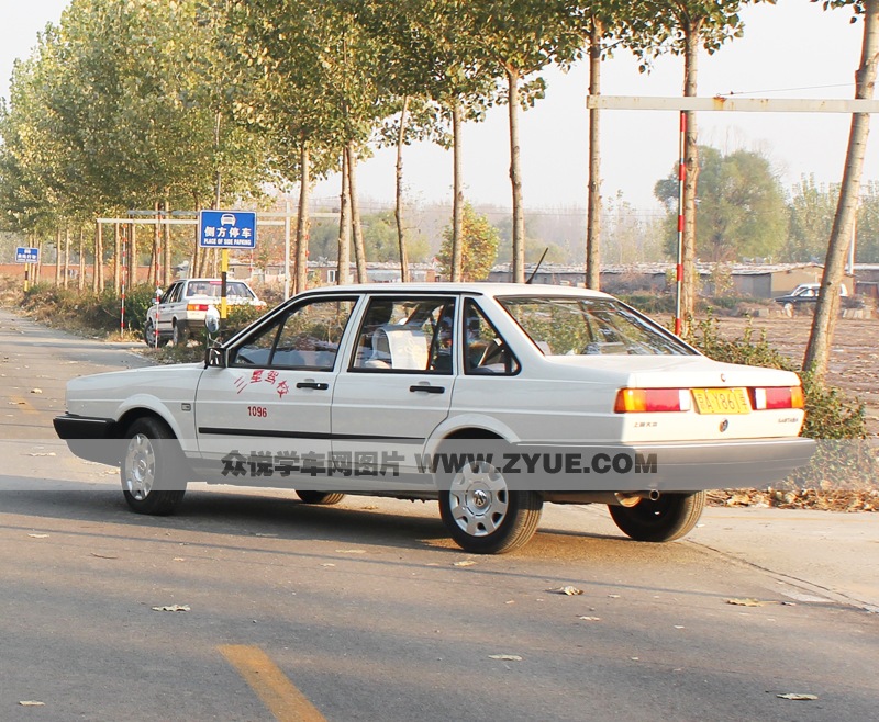 三星駕校側(cè)方停車場地