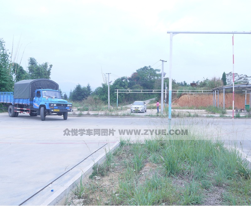 和欣駕校大車倒車入庫場地