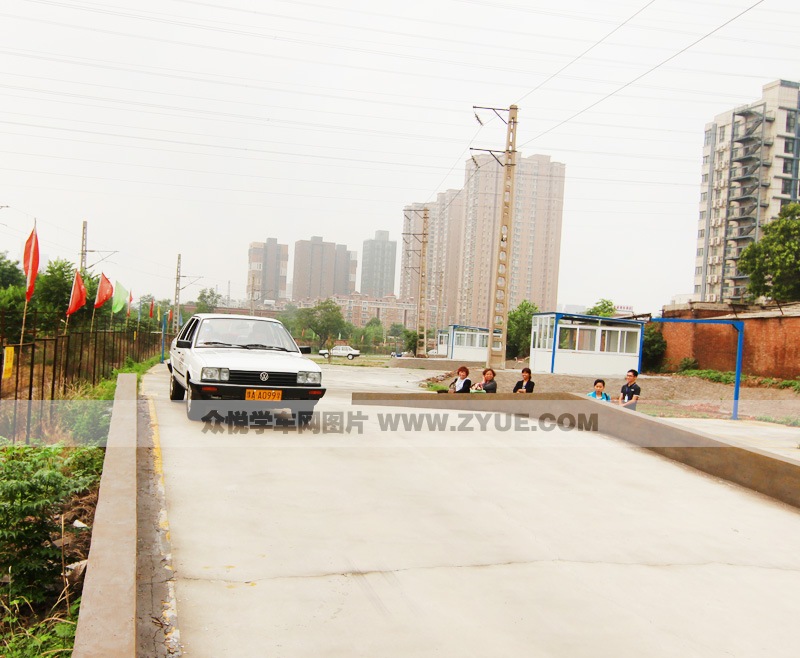 嵩高駕校上坡路場地