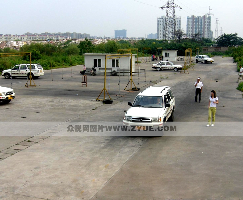 建設(shè)交通駕校訓(xùn)練場