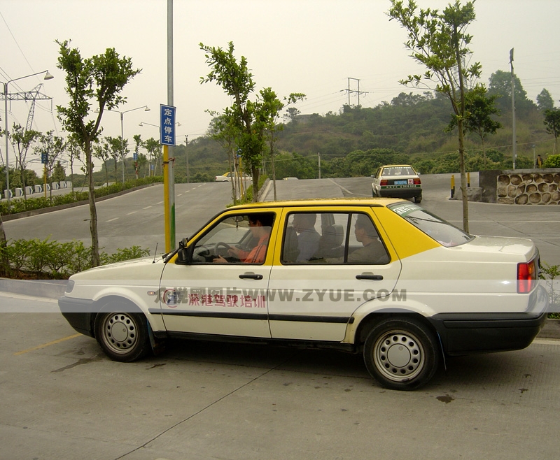 深港駕校模擬坡道起步與定點(diǎn)停車