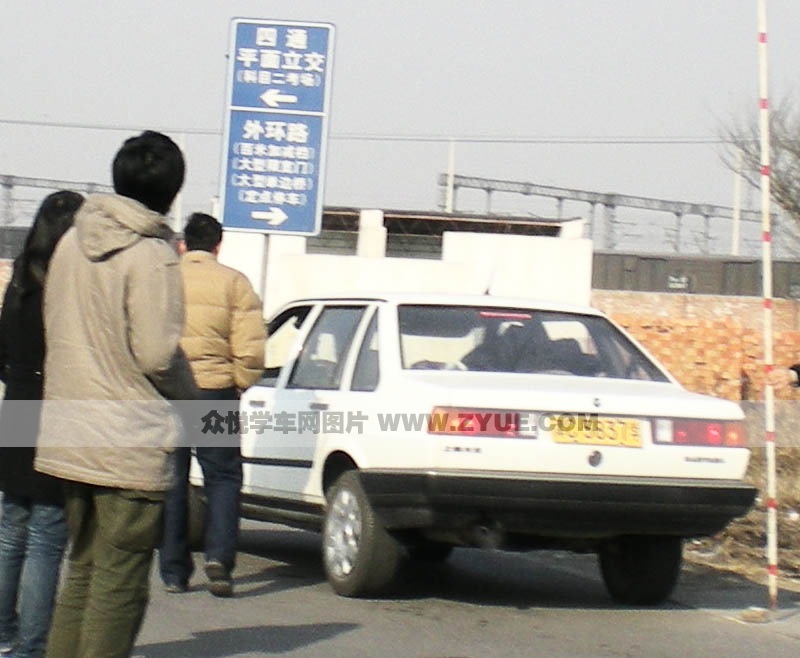 平安駕校普桑教練車后面