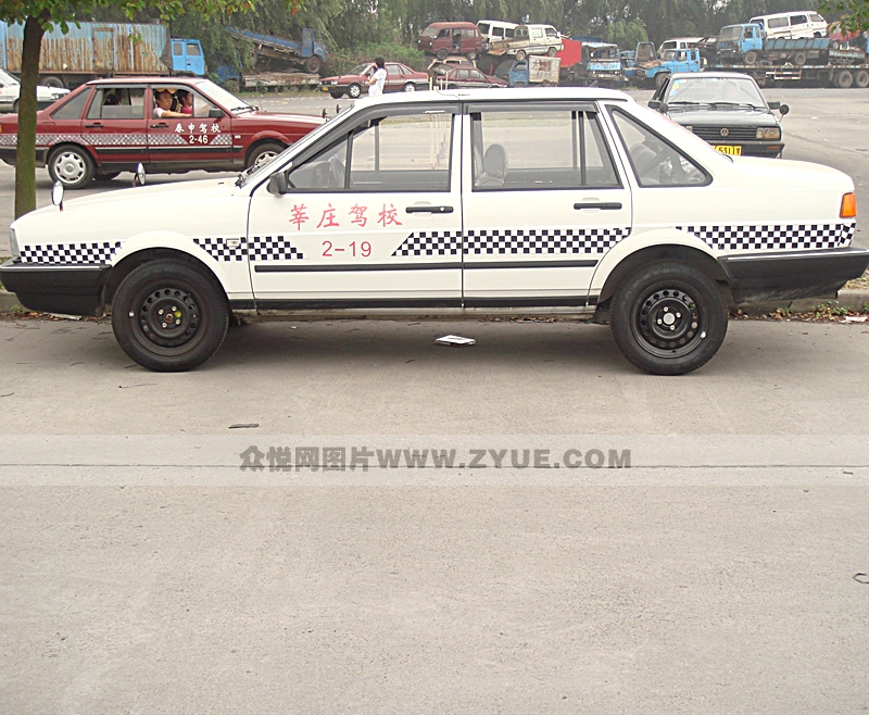 莘莊駕校學(xué)員訓(xùn)練車