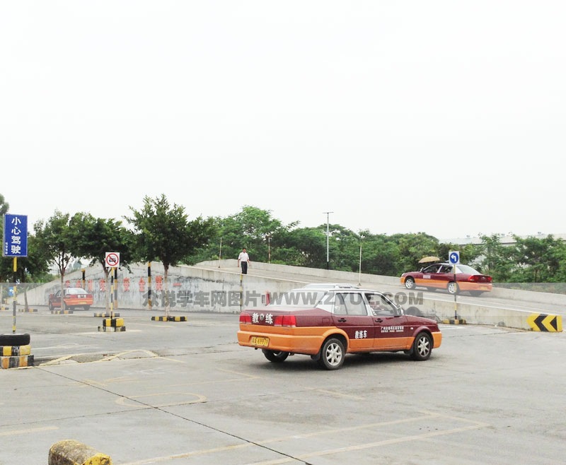 裕安駕校上坡路場地