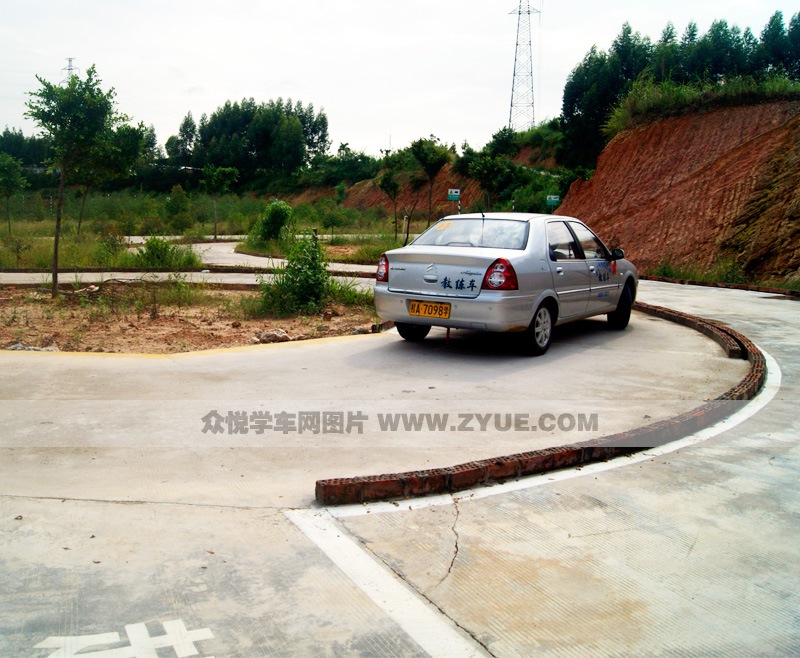 譽通駕校S路練車場地