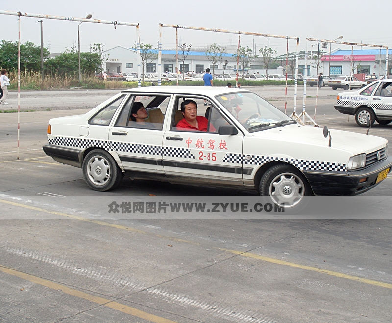 中航駕校教練車 右側(cè)