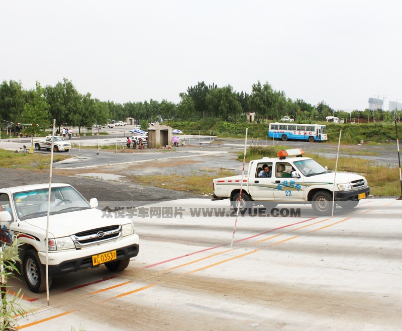 平安駕校上坡路場(chǎng)地